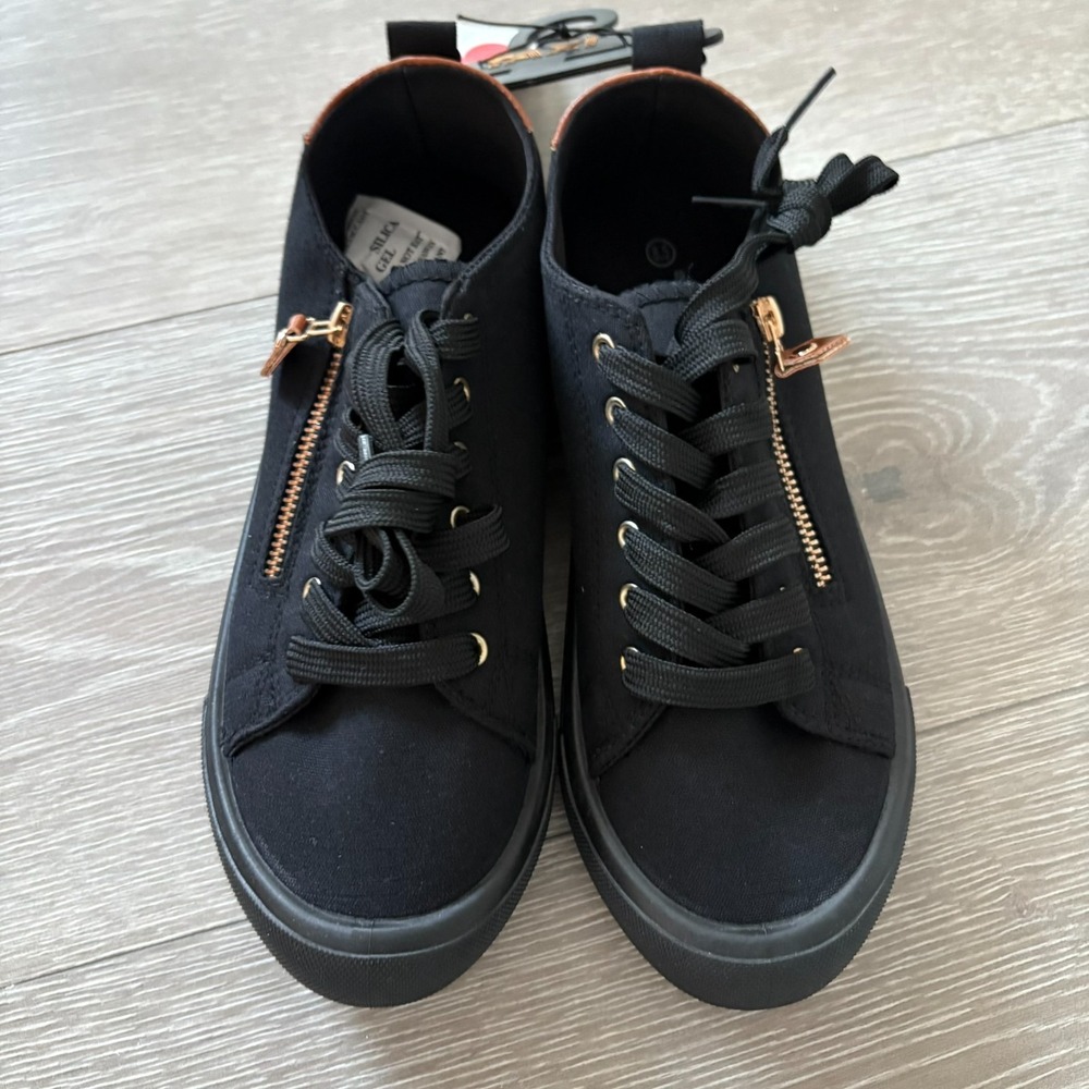 NWT Taxi Womens Black Canvas Zipper Low Top Lace Up Sneaker Shoes Size 8.5 - Picture 7 of 14